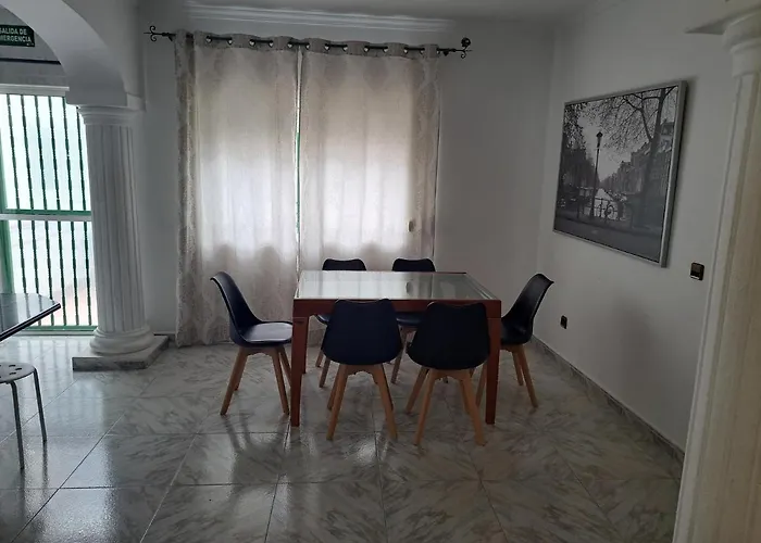 Spacious Apartment In Villa Noelia Benalmadena With Private Pool, Garden & Parking