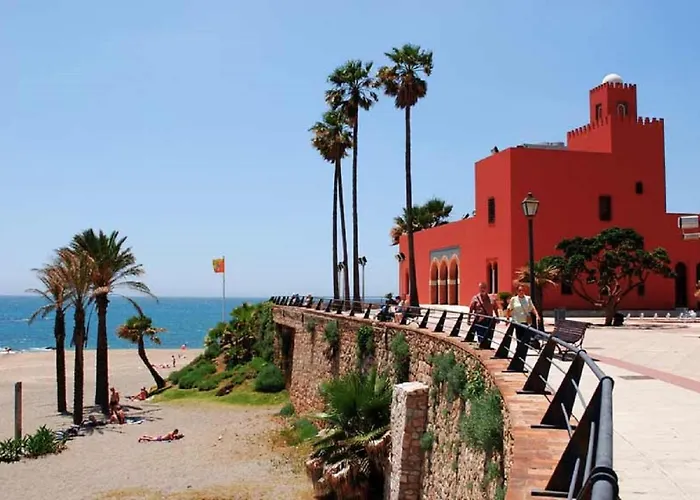 Spacious Apartment In Villa Noelia Benalmadena With Private Pool, Garden & Parking